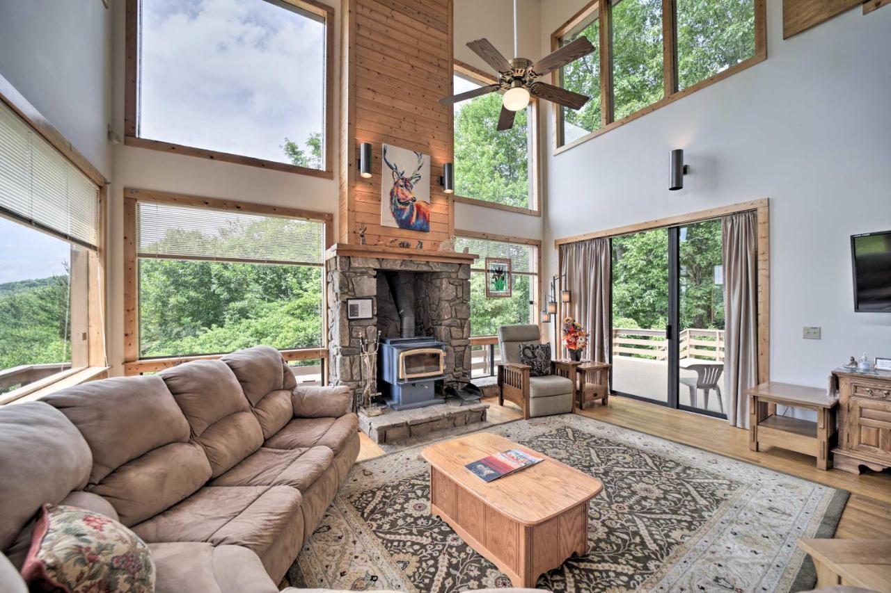 Vibrant Bryson City Home With Mtn Views And Deck! Eksteriør bilde