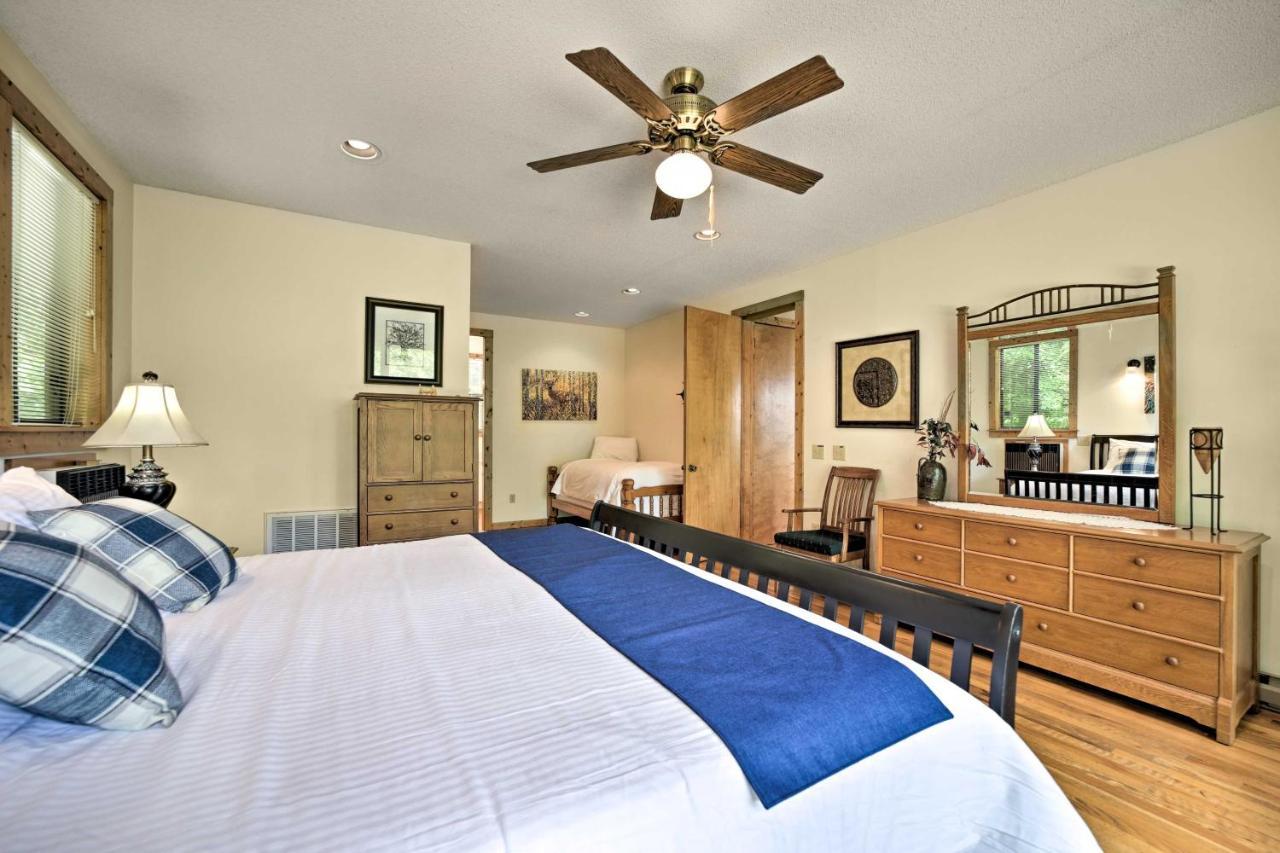 Vibrant Bryson City Home With Mtn Views And Deck! Eksteriør bilde